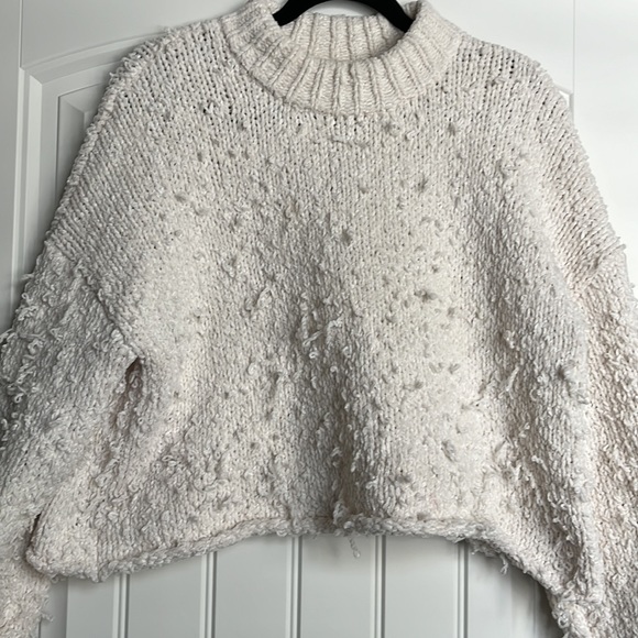 Urban Outfitters Sweaters - URBAN OUTFITTERS CHUNKY DISTRESSED THREAD BOXY CROP SWEATER...SIZE L...FITS S-L